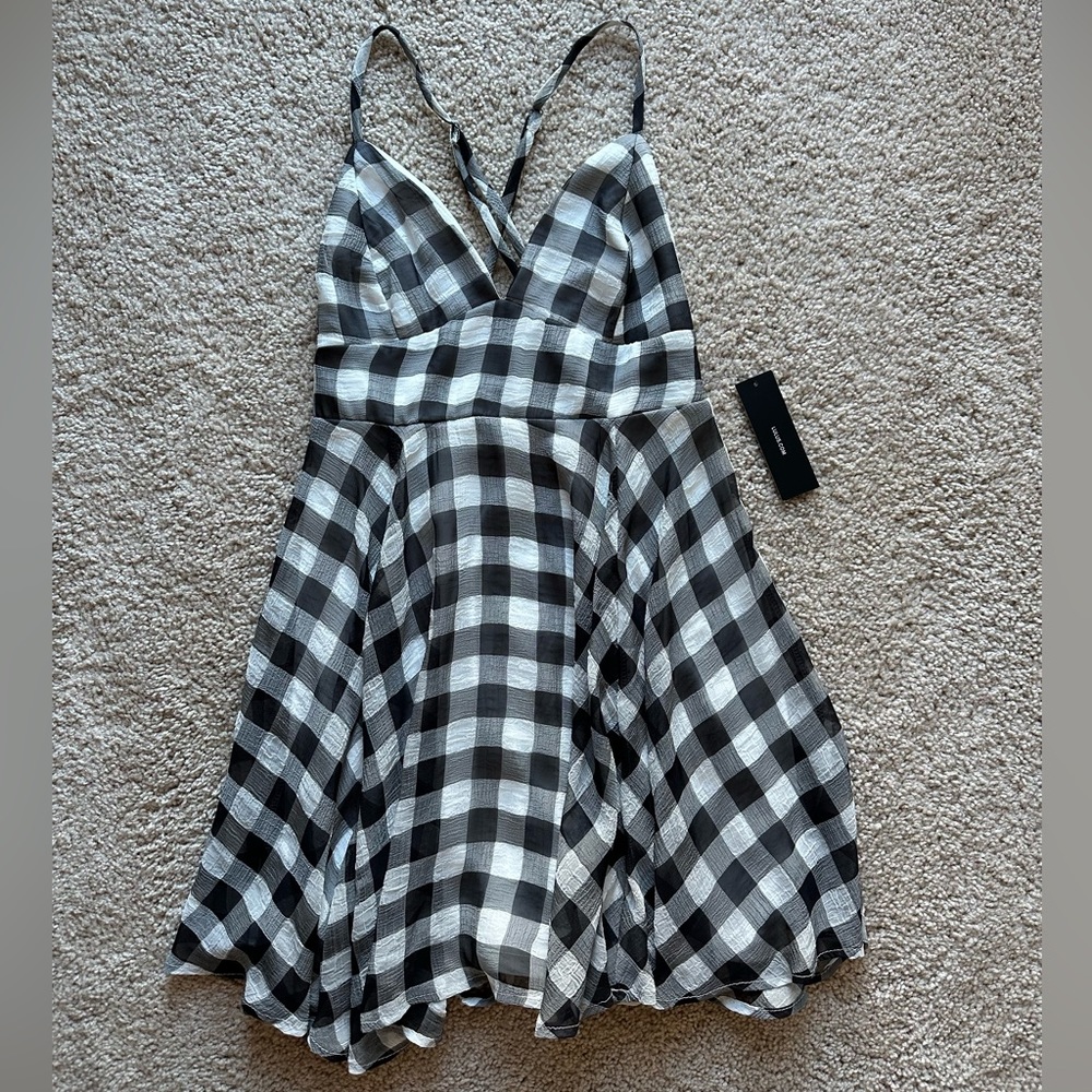 Women’s Lulu’s skater mini dress size small